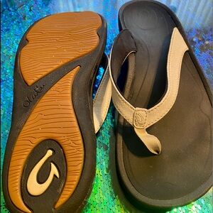 OluKai flip flops size 10